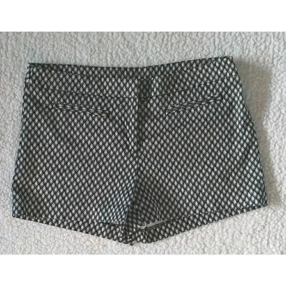 Kenar Womens Geometric Black White Shorts Womans size 6 - Picture 1 of 8